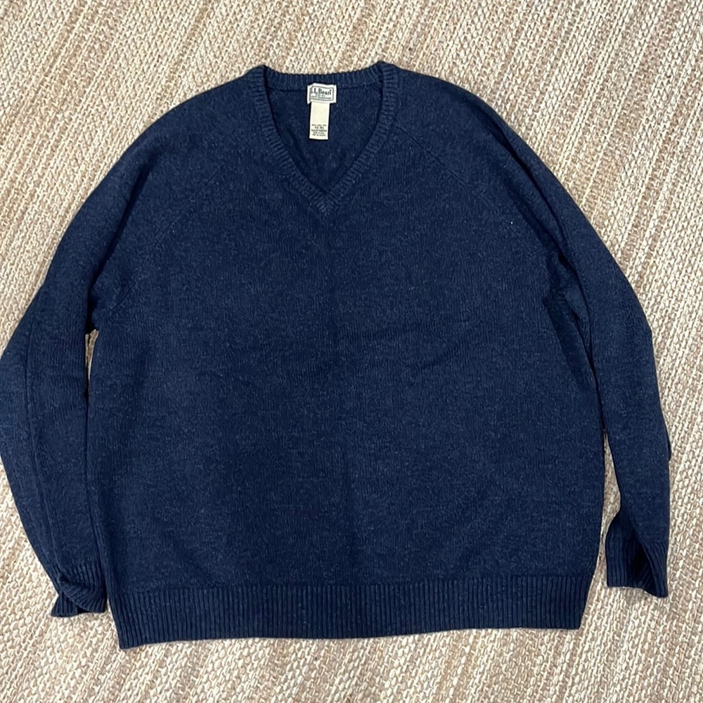XXL Men’s L.L. Bean Wool V-neck wool navy sweater